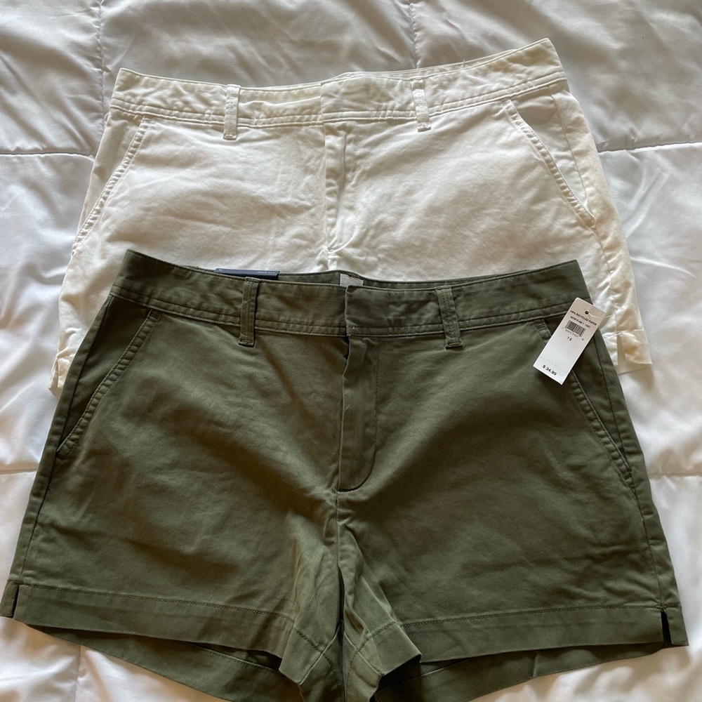 GAP Green and White City Shorts Classic Style